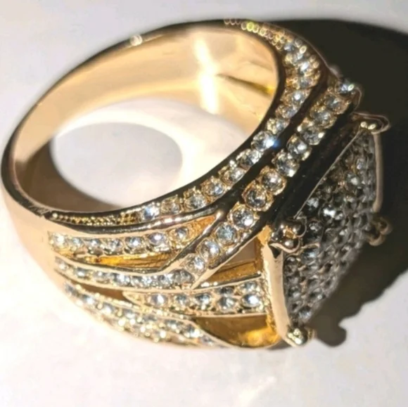 Elegant Gold Colored Men's Ring
